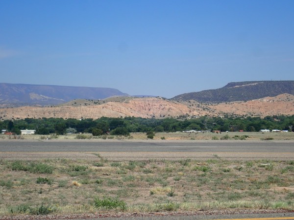 Chamita Formation
          dipping into Velarde graben