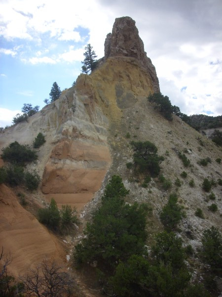 Entrada
          Sandstone in butte in Mushroom Canyon
